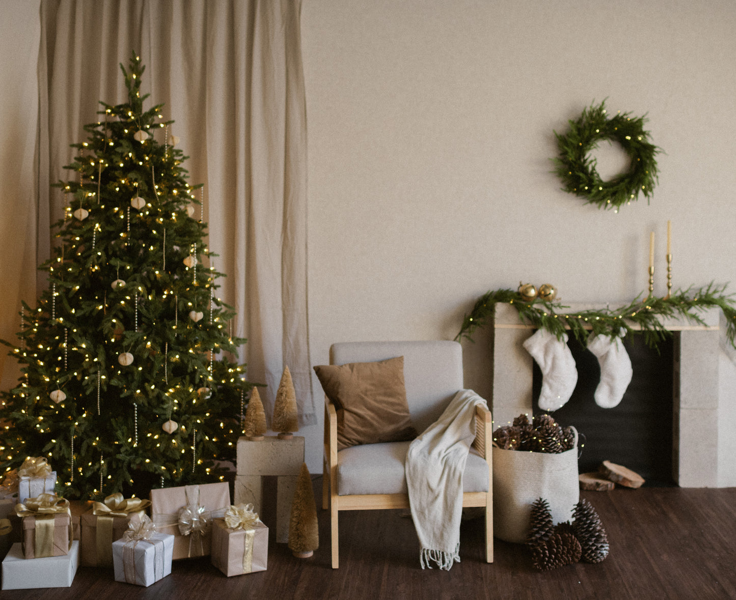 Árbol Verde con Luz LED de 2.10 mts