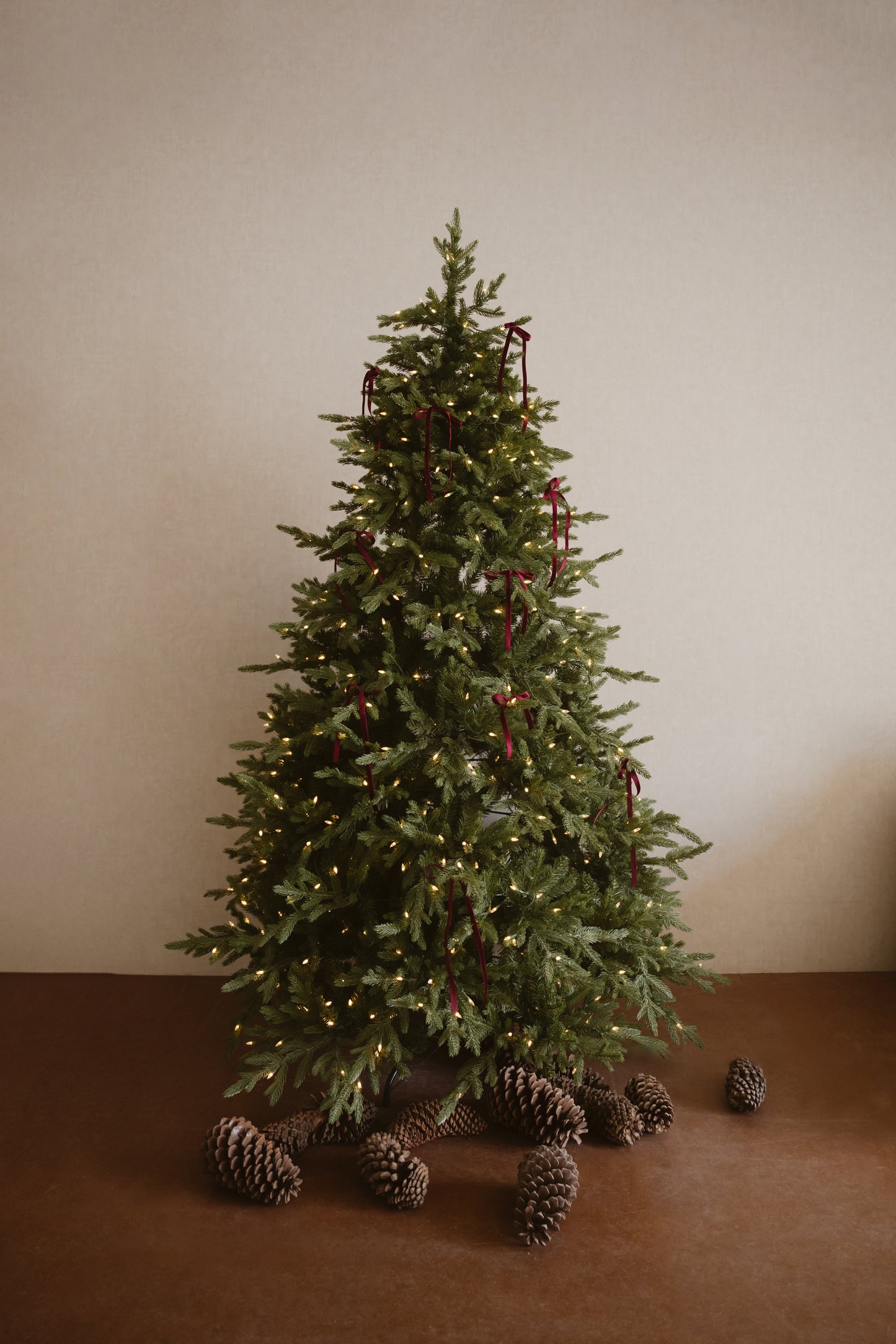 Árbol Verde con Luz LED de 2.10 mts